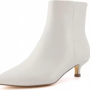 Step Into Style: The Ultimate Guide to Women’s Boots for Every Season