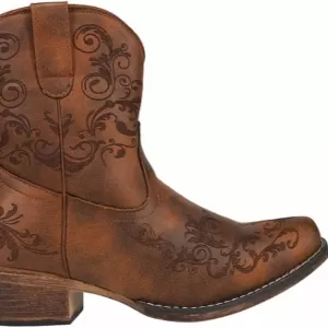 From Campus to Canyon: 3 Must-Have Women’s Boots That Redefine Style & Comfort