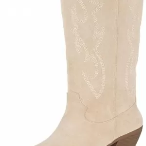 Step Into Style: The Ultimate Guide to This Season’s Must-Have Women’s Boots