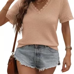 Your Ultimate Guide to Effortless Style: 3 Must-Have Tops & Hoodies for Every Wardrobe